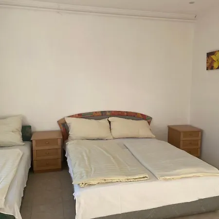 Lelle Centrum Vendeghaz בלטונללה