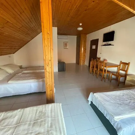 Penzion Lelle Centrum Vendeghaz 3*