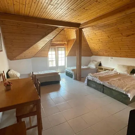 Penzion Lelle Centrum Vendeghaz 3*