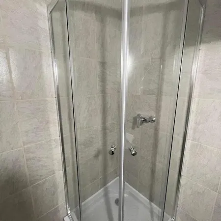 Lelle Centrum Vendeghaz 3* בלטונללה