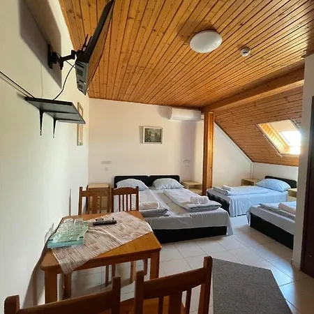 Lelle Centrum Vendeghaz Guest house *