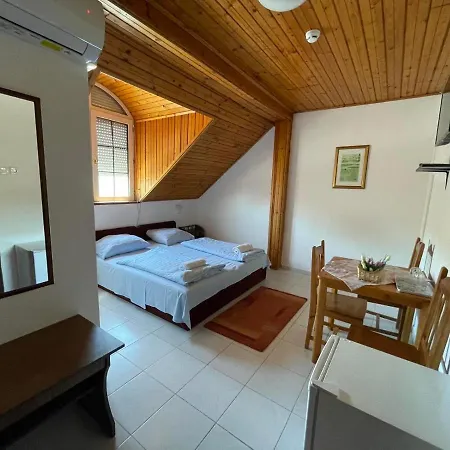 Penzion Lelle Centrum Vendeghaz