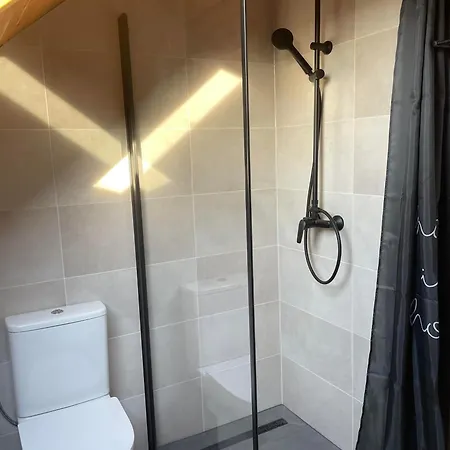 Lelle Centrum Vendeghaz בית הארחה בלטונללה