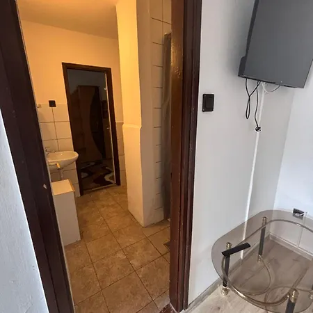 Lelle Centrum Vendeghaz بيت ضيافة