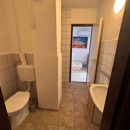 Lelle Centrum Vendeghaz بيت ضيافة 3*