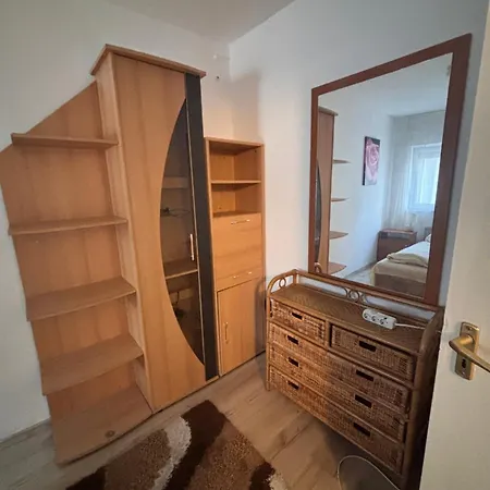 Lelle Centrum Vendeghaz 3* بالاتوليلّي