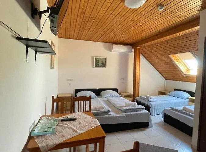 Lelle Centrum Pensión 3*