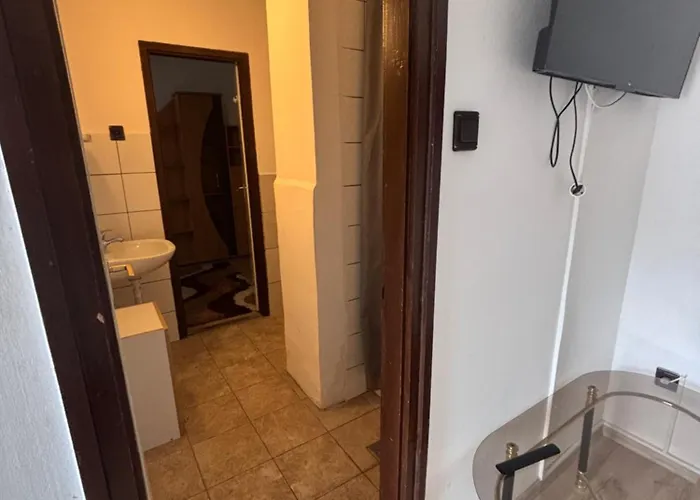 Lelle Centrum Vendeghaz بيت ضيافة