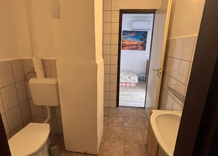 Lelle Centrum Vendeghaz بيت ضيافة 3*